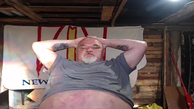 Snapshot of Newfiesausage1972 chatting on May 22, 2026, 10:41 pm Newfiesausage1972 online show from May 22, 2026, 10:41 pm