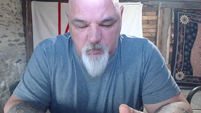Snapshot of Newfiesausage1972 chatting on May 1, 2026, 11:15 am Newfiesausage1972 online show from May 1, 2026, 11:15 am