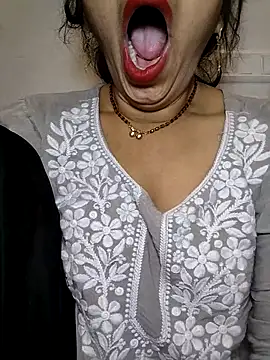 Snapshot of Simaran_bhabhi chatting on April 14, 2026, 1:21 am Simaran bhabhi online show from April 14, 2026, 1:21 am