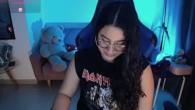 LauraHawkes online show from March 8, 2025, 4:34 am