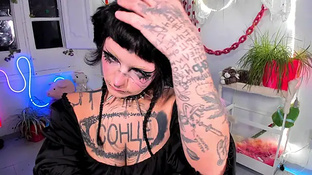 lady sontse  online show from March 4, 2026, 8:38 pm