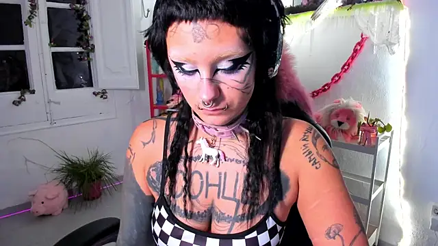 Snapshot of lady_sontse_ chatting on December 19, 2025, 8:44 pm lady sontse online show from December 19, 2025, 8:44 pm