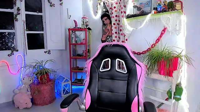 Snapshot of lady_sontse_ chatting on February 23, 2026, 6:19 pm lady sontse online show from February 23, 2026, 6:19 pm