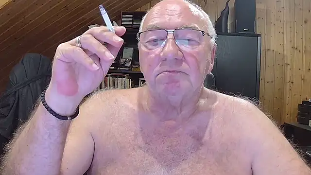 Snapshot of biggandybig chatting on June 1, 2026, 9:58 pm biggandybig online show from June 1, 2026, 9:58 pm