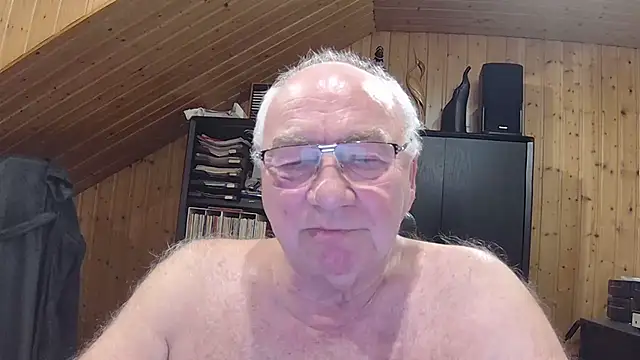 Snapshot of biggandybig chatting on March 16, 2026, 11:07 pm biggandybig online show from March 16, 2026, 11:07 pm