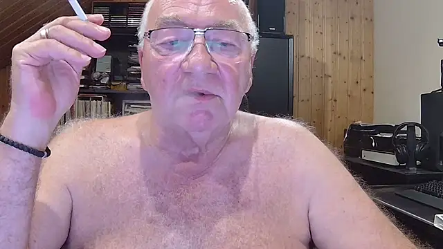 Snapshot of biggandybig chatting on June 3, 2026, 10:03 pm biggandybig online show from June 3, 2026, 10:03 pm