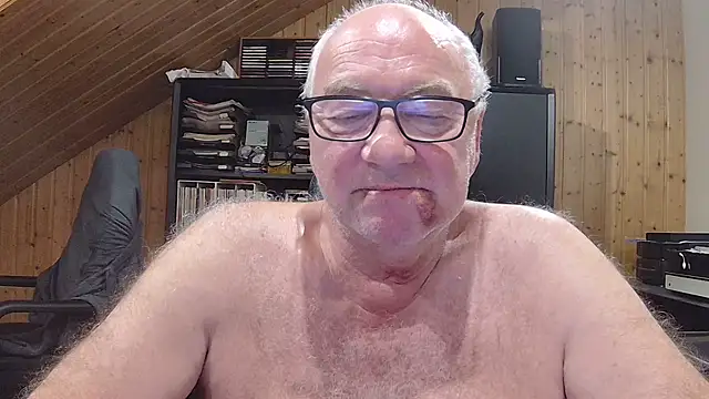 Snapshot of biggandybig chatting on June 10, 2026, 10:55 pm biggandybig online show from June 10, 2026, 10:55 pm