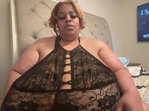 Missredboneo12 online show from October 7, 2025, 4:02 am