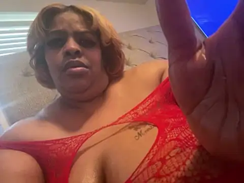 Missredboneo12 online show from November 6, 2025, 4:22 pm