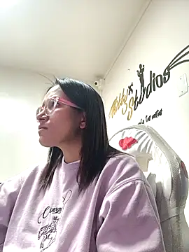 Yaumiko online show from October 27, 2025, 11:55 am