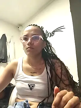 Yaumiko online show from November 18, 2025, 11:59 pm