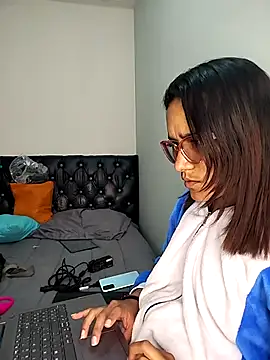 Snapshot of Yaumiko chatting on March 4, 2026, 8:16 pm Yaumiko online show from March 4, 2026, 8:16 pm