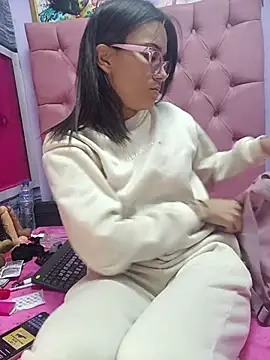 Yaumiko online show from November 10, 2025, 11:26 am