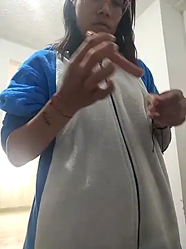 Snapshot of Yaumiko chatting on March 12, 2026, 1:26 pm Yaumiko online show from March 12, 2026, 1:26 pm