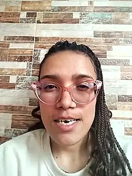 Snapshot of Yaumiko chatting on January 8, 2026, 12:44 pm Yaumiko online show from January 8, 2026, 12:44 pm