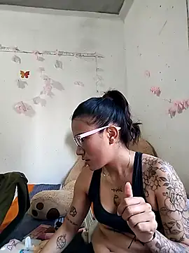 Snapshot of Yaumiko chatting on February 9, 2026, 12:25 pm Yaumiko online show from February 9, 2026, 12:25 pm