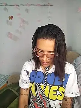 Snapshot of Yaumiko chatting on February 10, 2026, 12:42 am Yaumiko online show from February 10, 2026, 12:42 am