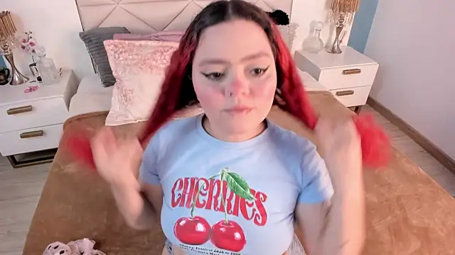 Twwiiggy online show from February 15, 2026, 8:08 pm