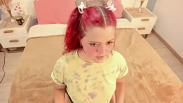 Twwiiggy online show from September 10, 2025, 8:08 pm