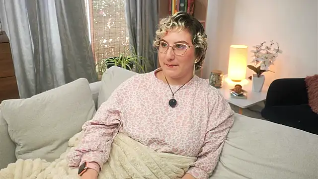 Snapshot of Ximenna_Cruz chatting on April 14, 2026, 7:30 pm Ximenna Cruz online show from April 14, 2026, 7:30 pm