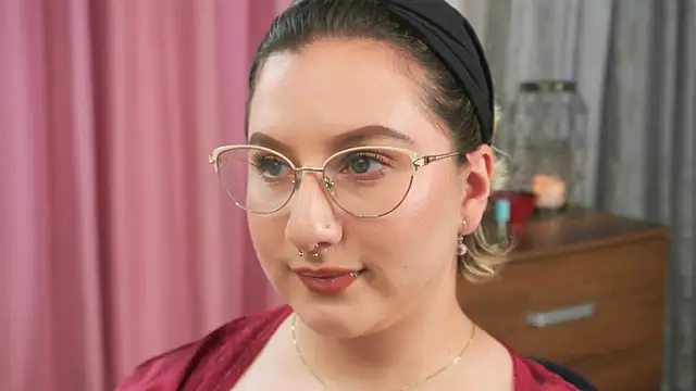 Snapshot of Ximenna_Cruz chatting on April 5, 2026, 9:10 pm Ximenna Cruz online show from April 5, 2026, 9:10 pm