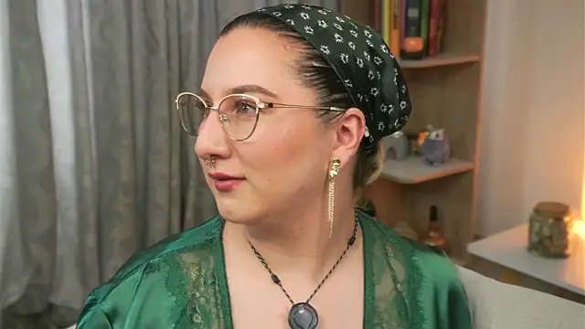 Snapshot of Ximenna_Cruz chatting on April 6, 2026, 7:37 pm Ximenna Cruz online show from April 6, 2026, 7:37 pm