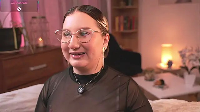 Ximenna Cruz online show from July 24, 2026, 1:29 pm