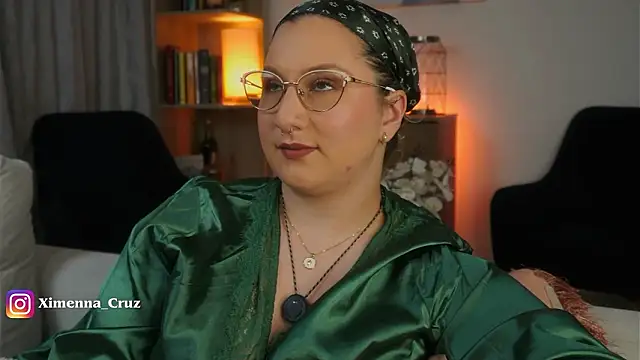 Snapshot of Ximenna_Cruz chatting on March 6, 2026, 12:33 pm Ximenna Cruz online show from March 6, 2026, 12:33 pm