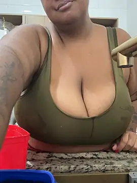Snapshot of SweetLizzyBBW chatting on May 26, 2026, 1:26 am SweetLizzyBBW online show from May 26, 2026, 1:26 am