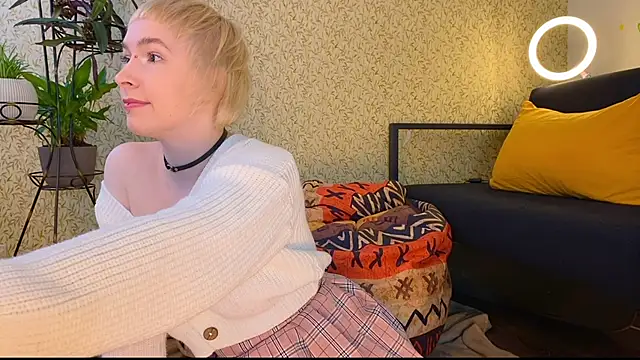 Snapshot of EmmyAmbros chatting on February 9, 2025, 9:47 am EmmyAmbros online show from February 9, 2025, 9:47 am