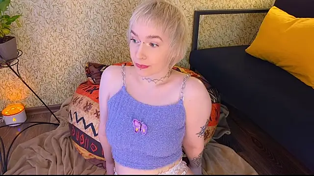 Snapshot of EmmyAmbros chatting on March 2, 2025, 12:14 pm EmmyAmbros online show from March 2, 2025, 12:14 pm