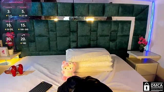 Venus velez  online show from March 5, 2025, 12:11 pm