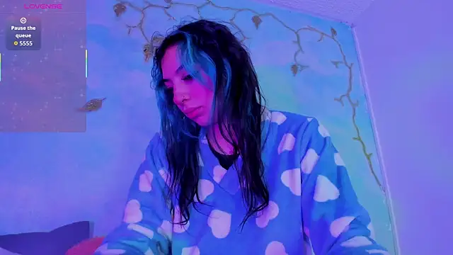 SaturnooStonee online show from November 6, 2025, 8:29 am