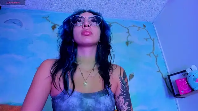 SaturnooStonee online show from April 19, 2026, 1:39 am