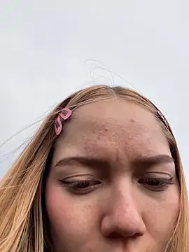 Snapshot of melody-dy chatting on September 17, 2025, 9:39 pm melody-dy online show from September 17, 2025, 9:39 pm