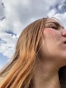 Snapshot of melody-dy chatting on February 20, 2025, 8:03 pm melody-dy online show from February 20, 2025, 8:03 pm