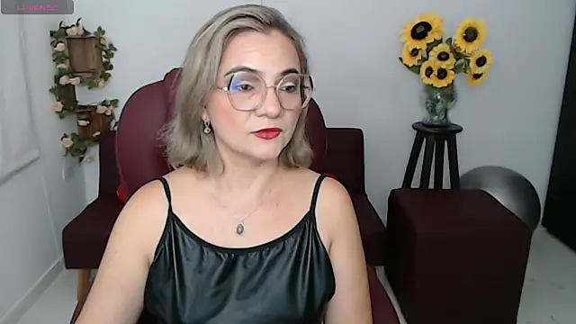 Snapshot of ana_milf chatting on May 1, 2026, 2:00 pm ana milf online show from May 1, 2026, 2:00 pm