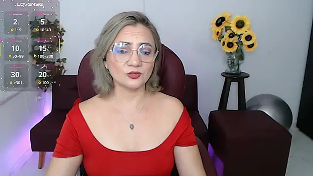 Snapshot of ana_milf chatting on May 8, 2026, 1:37 pm ana milf online show from May 8, 2026, 1:37 pm
