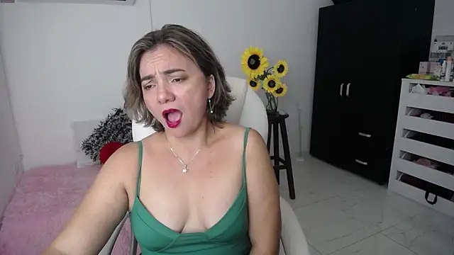 Snapshot of ana_milf chatting on February 20, 2025, 2:57 pm ana milf online show from February 20, 2025, 2:57 pm