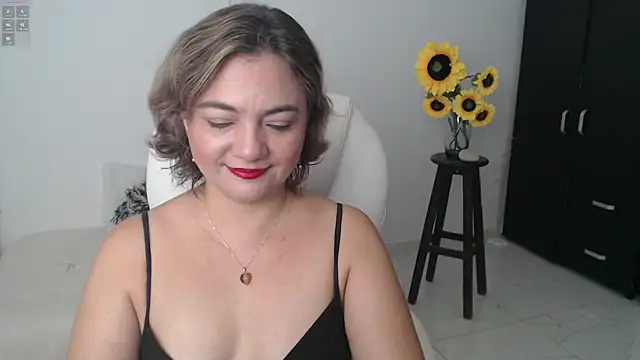 Snapshot of ana_milf chatting on March 21, 2025, 12:50 pm ana milf online show from March 21, 2025, 12:50 pm