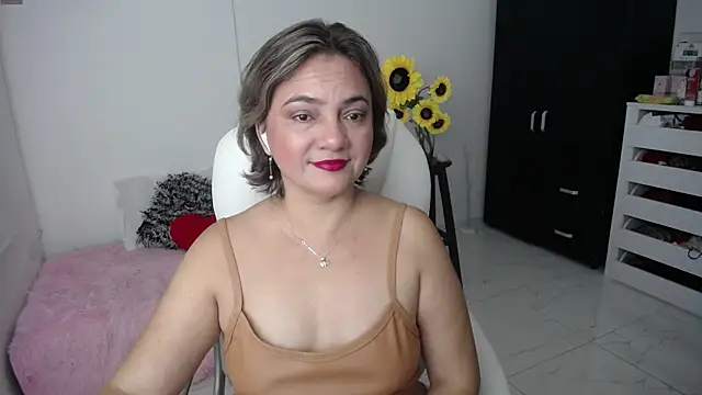 Snapshot of ana_milf chatting on February 17, 2025, 11:34 am ana milf online show from February 17, 2025, 11:34 am