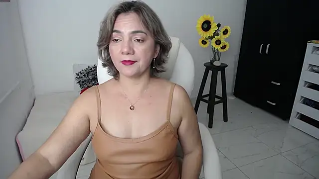 Snapshot of ana_milf chatting on March 13, 2025, 10:21 pm ana milf online show from March 13, 2025, 10:21 pm