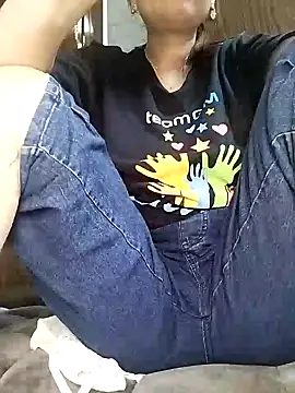 Snapshot of Mie610 chatting on January 24, 2025, 11:56 pm Mie610 online show from January 24, 2025, 11:56 pm