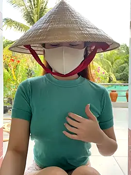 BabyThree  online show from November 14, 2025, 8:40 am