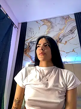 liss hot  online show from November 24, 2025, 9:15 pm