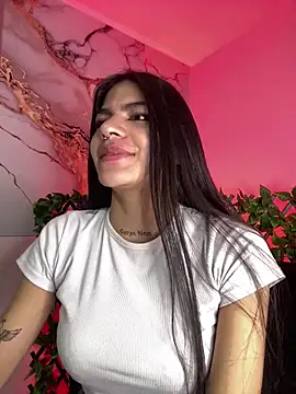 liss hot  online show from November 28, 2025, 2:50 pm