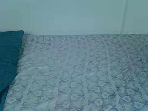 laetitia  online show from October 17, 2025, 1:02 pm