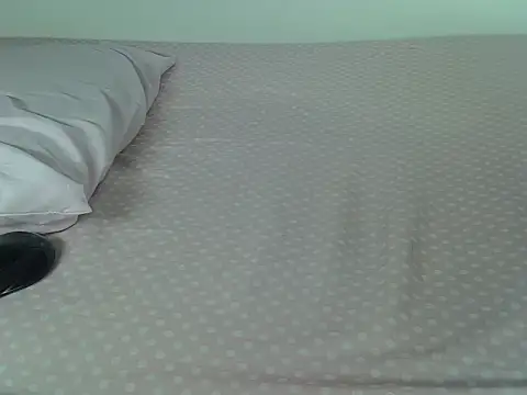 laetitia  online show from October 23, 2025, 2:27 pm