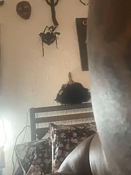 CUMQUEEN-XXX69 online show from December 2, 2025, 7:43 am