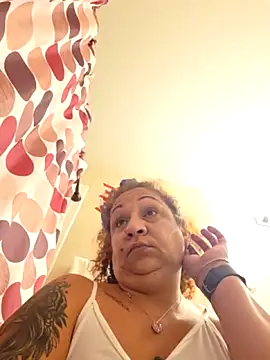 ladycreamypr2 online show from May 5, 2026, 12:52 pm